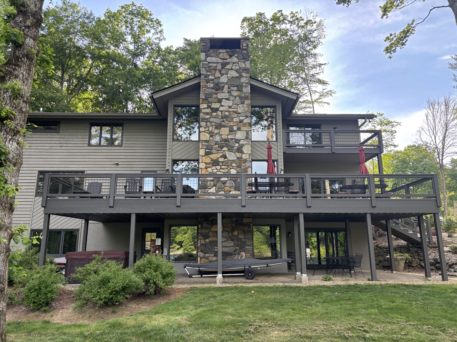 Finished residential exterior painted by LaVinci Group